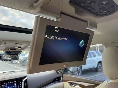 Used 2016 Cadillac Escalade Premium image 24