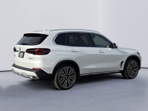 New 2026 BMW X5 xDrive40i w/ Executive Package image 3