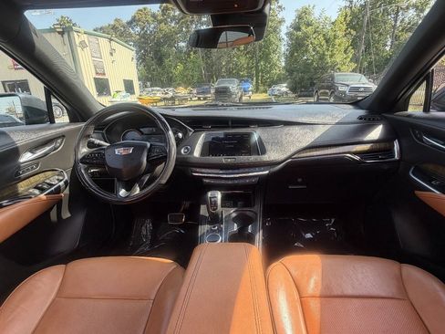 Used 2019 Cadillac XT4 Sport FWD image 9