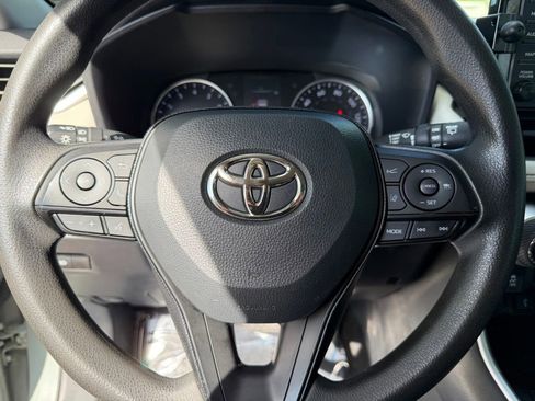Used 2021 Toyota RAV4 XLE FWD image 19