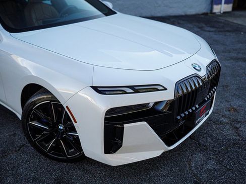 Used 2023 BMW 740i w/ Parking Assistance Package image 8