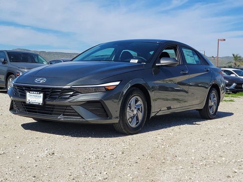 New 2026 Hyundai Elantra SE image 5