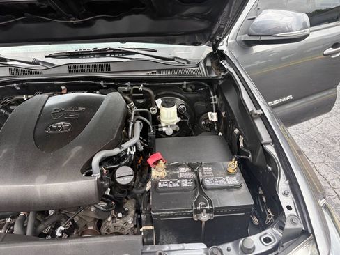 Used 2021 Toyota Tacoma TRD Sport AWD/4WD image 23