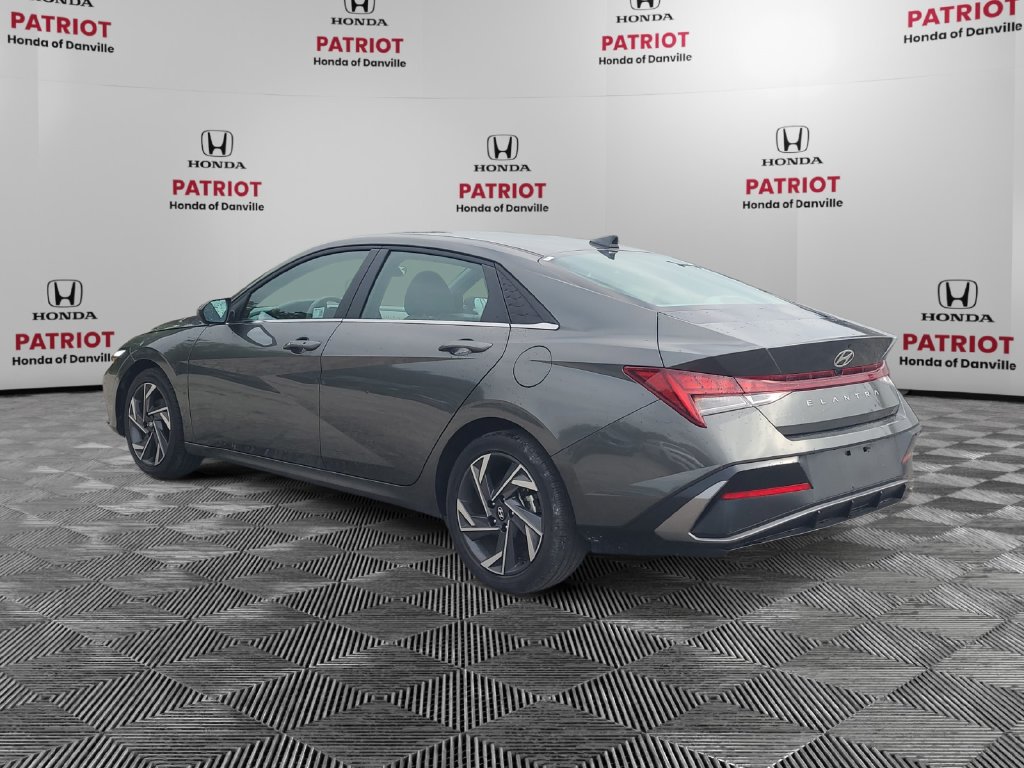 Used 2025 Hyundai Elantra SEL FWD image 3