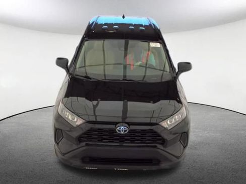 Used 2022 Toyota RAV4 LE AWD/4WD image 2