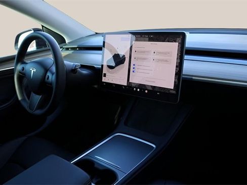 Used 2023 Tesla Model Y Performance image 15