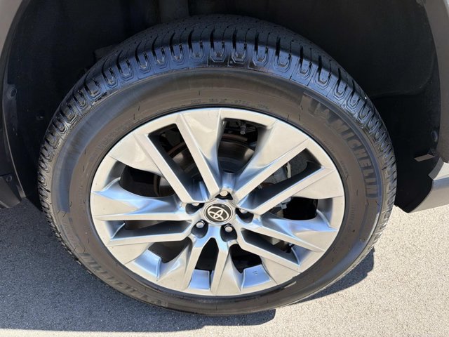 Used 2022 Toyota RAV4 XLE Premium FWD image 32