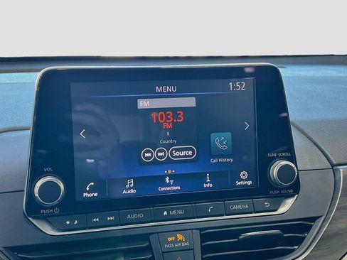 Used 2024 Nissan Altima 2.5 SV FWD image 14