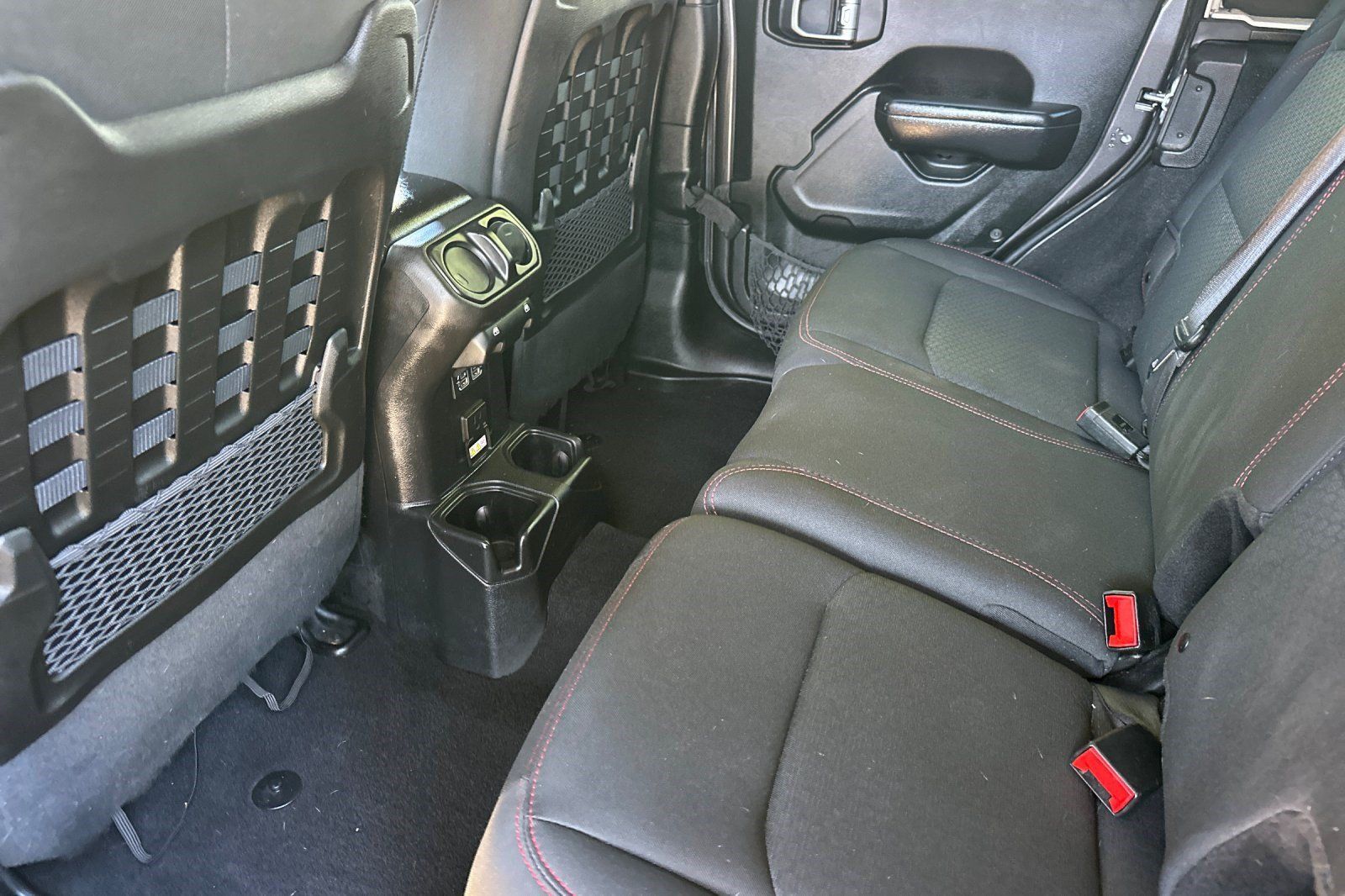 Used 2018 Jeep Wrangler Unlimited Rubicon AWD/4WD image 27