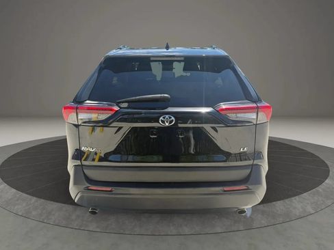 Used 2021 Toyota RAV4 LE FWD image 6