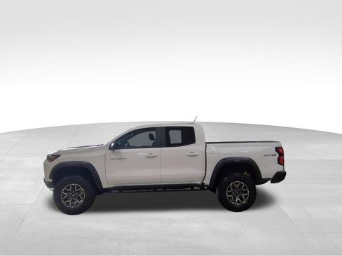 Used 2024 Chevrolet Colorado ZR2 w/ Safety Package AWD/4WD image 2