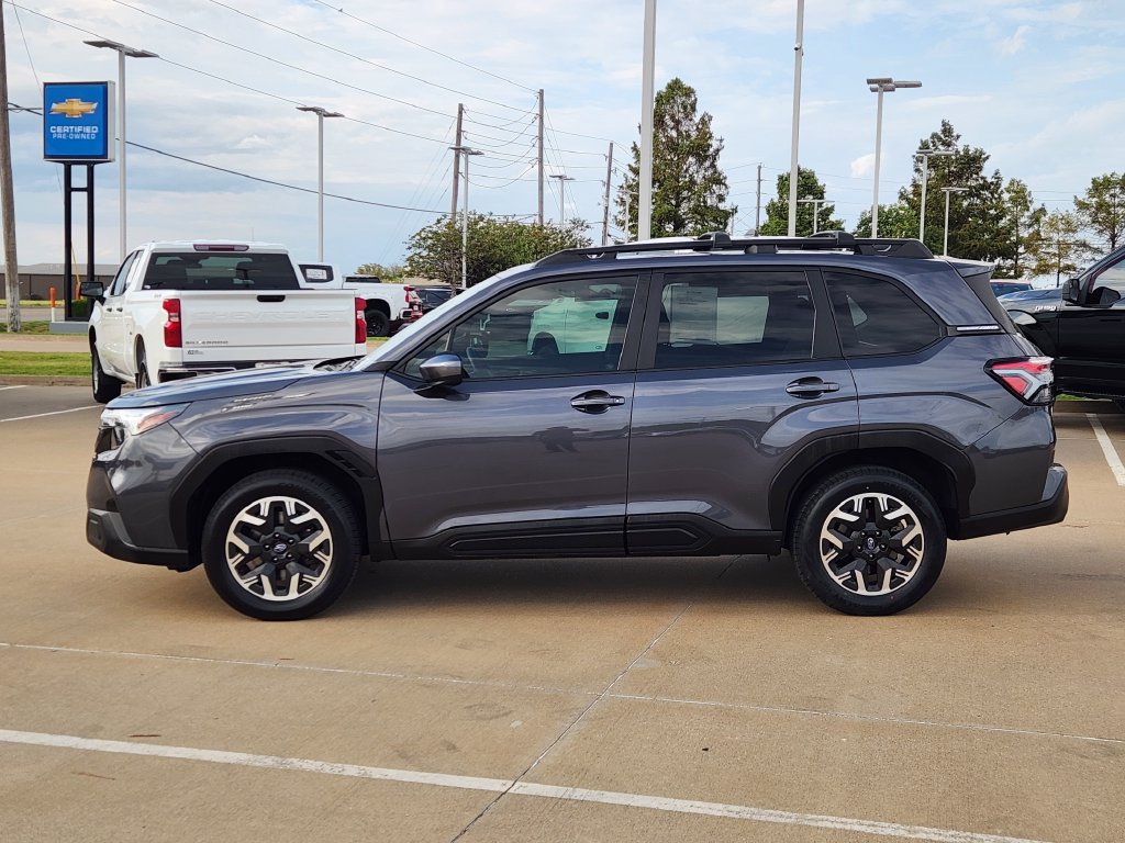 Used 2025 Subaru Forester Premium AWD/4WD image 4