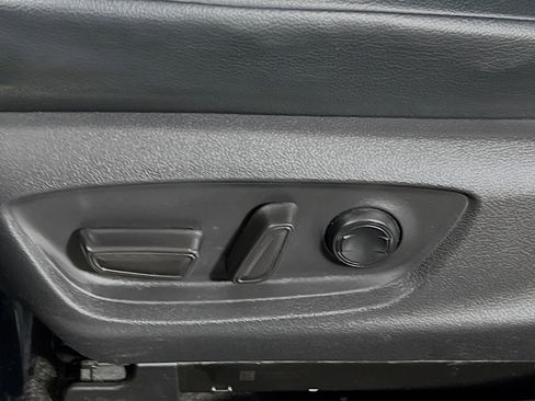 Used 2020 Toyota Camry SE image 16