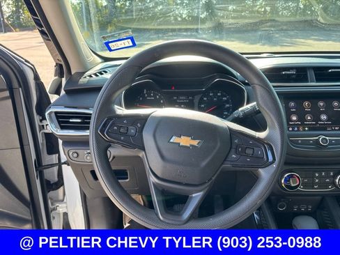 Used 2022 Chevrolet TrailBlazer LT FWD image 12