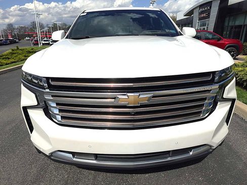 Used 2024 Chevrolet Suburban High Country AWD/4WD image 8