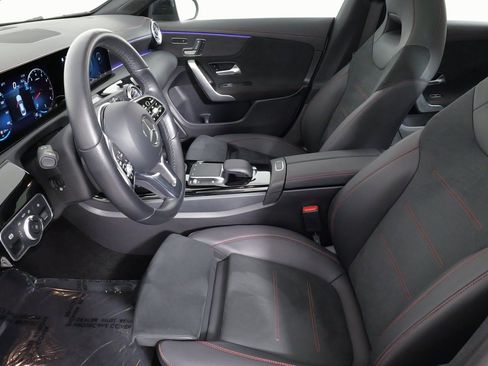 Used 2023 Mercedes-Benz CLA 250 4MATIC image 32