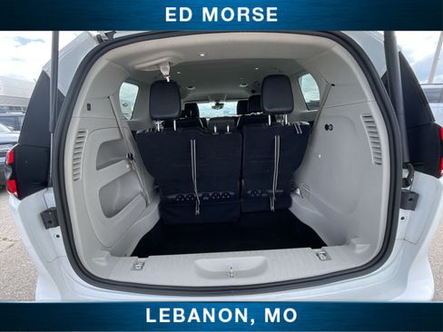 Used 2023 Chrysler Pacifica Touring-L FWD image 23