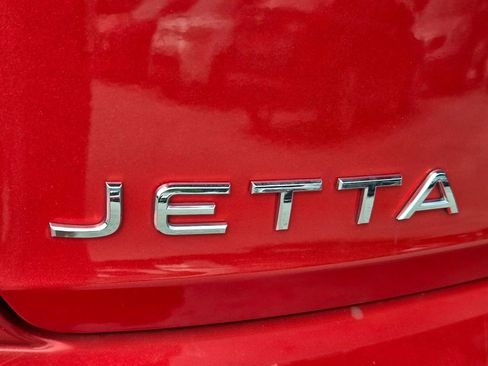 Used 2022 Volkswagen Jetta SE w/ Panoramic Sunroof Package FWD image 12