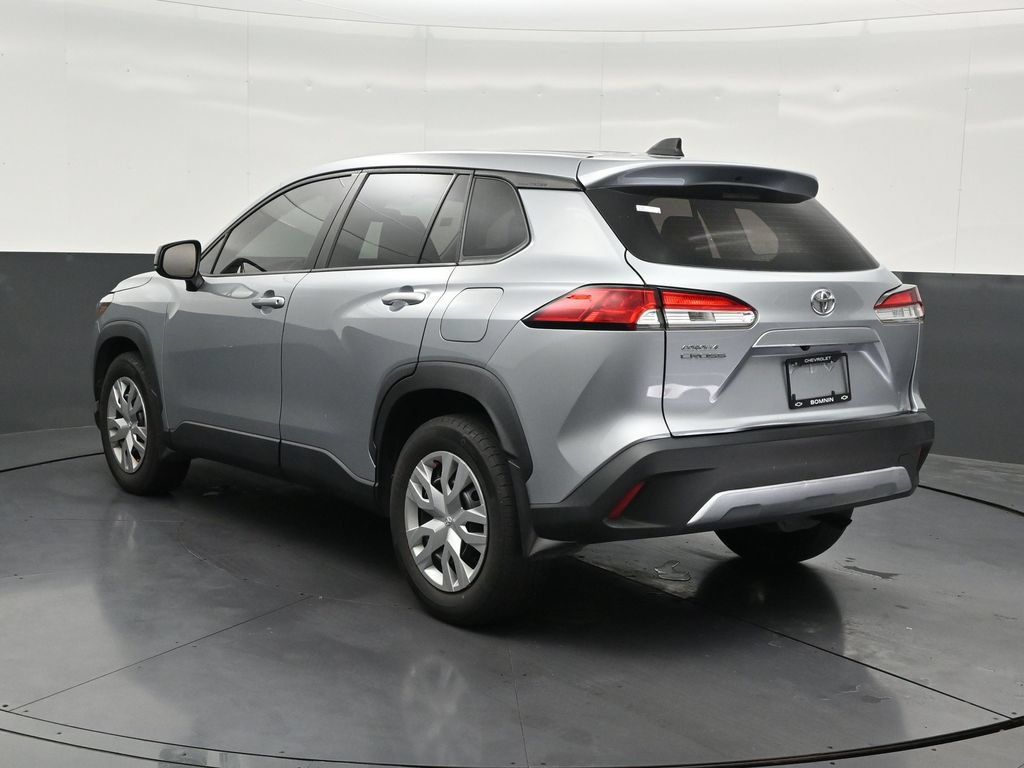 Used 2022 Toyota Corolla Cross L FWD image 3
