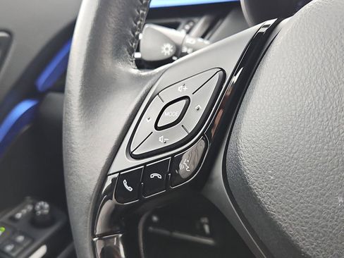 Used 2020 Toyota C-HR XLE image 29