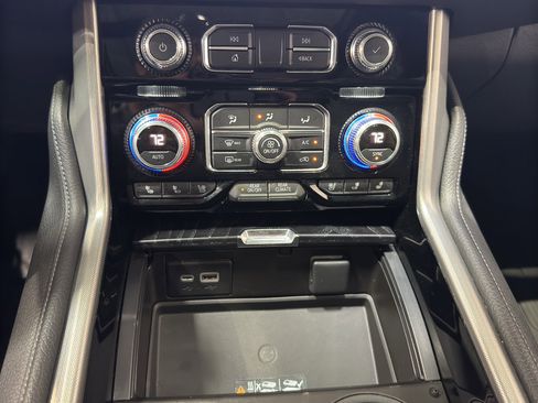 Used 2021 GMC Yukon XL Denali w/ Denali Premium Package AWD/4WD image 35