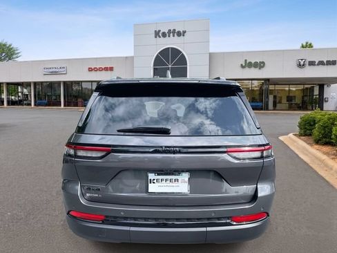 Certified 2025 Jeep Grand Cherokee Altitude AWD/4WD image 5