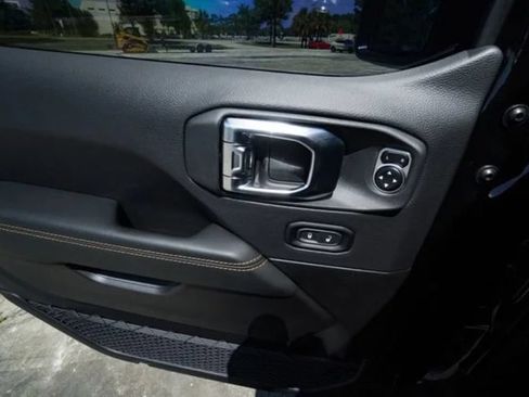 Used 2025 Jeep Wrangler Unlimited Sahara AWD/4WD image 17