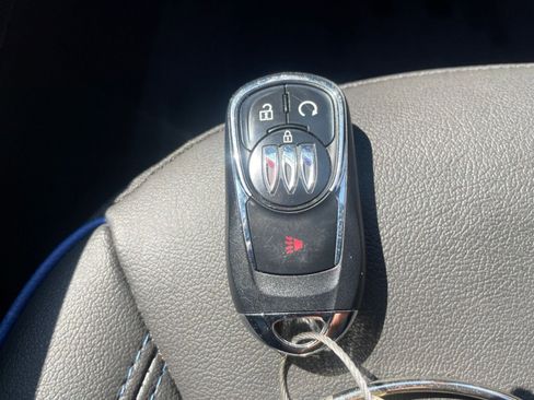 Used 2025 Buick Envista Sport Touring image 22