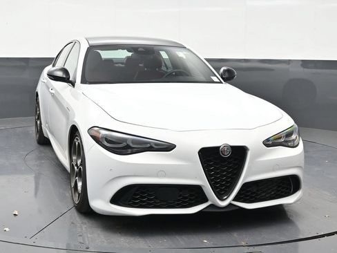 Used 2024 Alfa Romeo Giulia Veloce RWD image 7