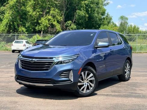 Used 2024 Chevrolet Equinox LT w/ LPO, Floor Liner Package AWD/4WD image 2