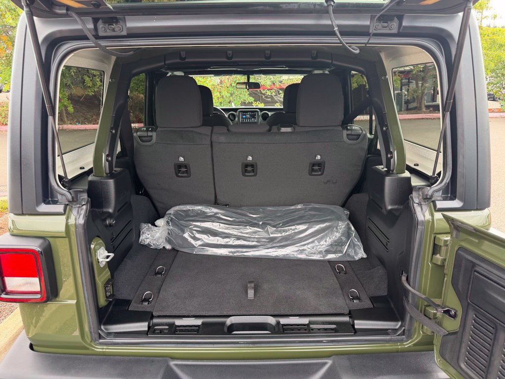 Used 2023 Jeep Wrangler Unlimited Sport AWD/4WD image 11