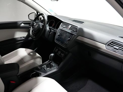 Used 2021 Volkswagen Tiguan SE image 24