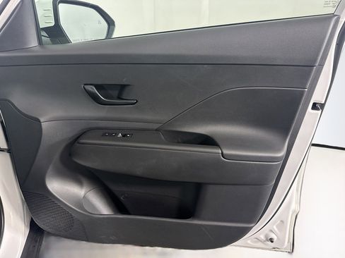 Used 2025 Hyundai Kona SEL image 33