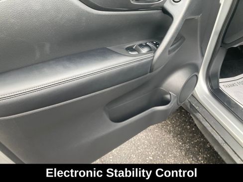 Used 2020 Nissan Rogue SV image 13