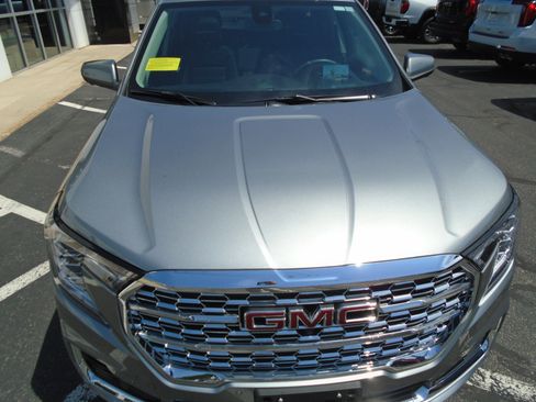 Used 2023 GMC Terrain Denali w/ Denali Premium Package AWD/4WD image 12