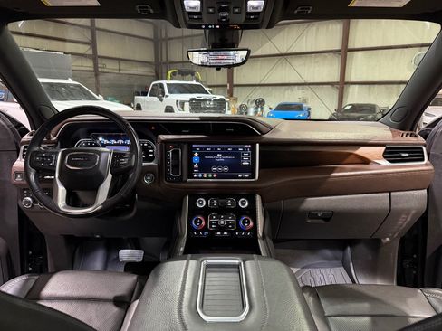 Used 2021 GMC Yukon XL Denali w/ Denali Ultimate Package AWD/4WD image 30