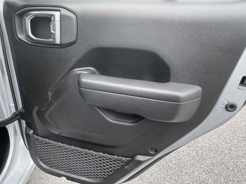 Used 2024 Jeep Wrangler Unlimited Sport AWD/4WD image 18