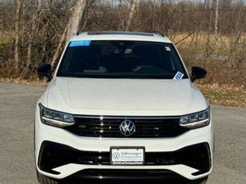 Certified 2022 Volkswagen Tiguan SE R-Line image 2