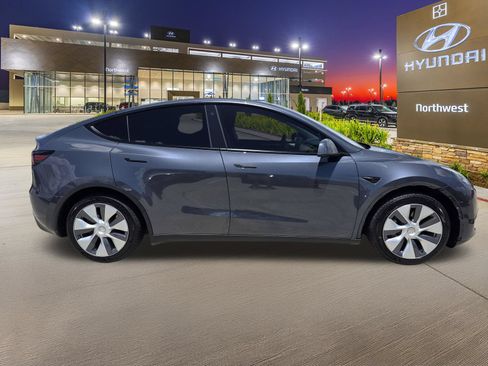 Used 2023 Tesla Model Y Long Range AWD/4WD image 5