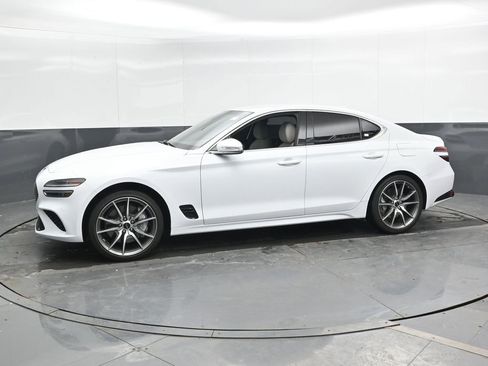 Used 2025 Genesis G70 2.5T image 9