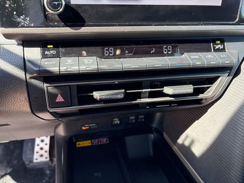 Used 2025 Toyota Camry SE FWD image 18