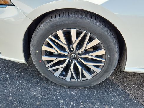 Used 2023 Nissan Altima 2.5 SV image 7