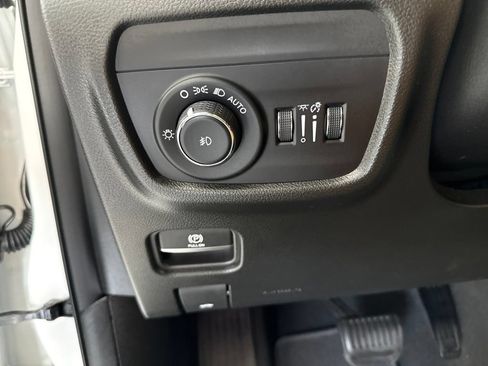 Used 2023 Jeep Grand Cherokee L Summit w/ Luxury Tech Group V AWD/4WD image 18