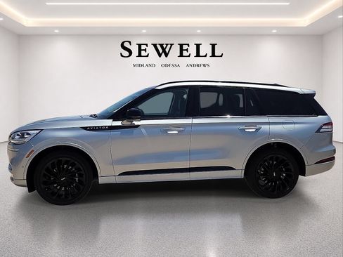 Used 2022 Lincoln Aviator Reserve w/ Equipment Group 201A AWD/4WD image 2