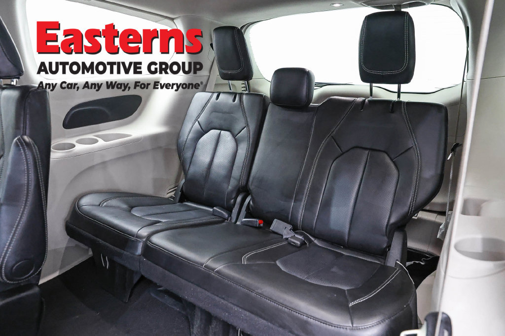 Used 2023 Chrysler Pacifica Touring-L FWD image 28