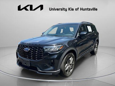 Used 2025 Ford Explorer ST-Line w/ ST-Line Street Pack AWD/4WD image 4