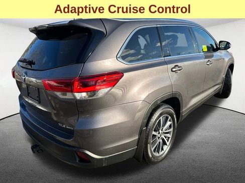 Certified 2019 Toyota Highlander XLE w/ Carpet Mat Package (TMS) image 11