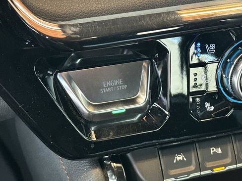 Used 2025 GMC Sierra 1500 AT4 w/ Technology Package AWD/4WD image 21
