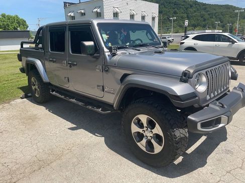 Used 2020 Jeep Gladiator Overland AWD/4WD image 3