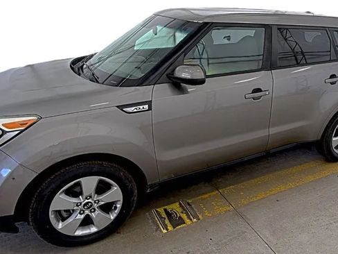 Used 2017 Kia Soul w/ Convenience Package FWD image 1